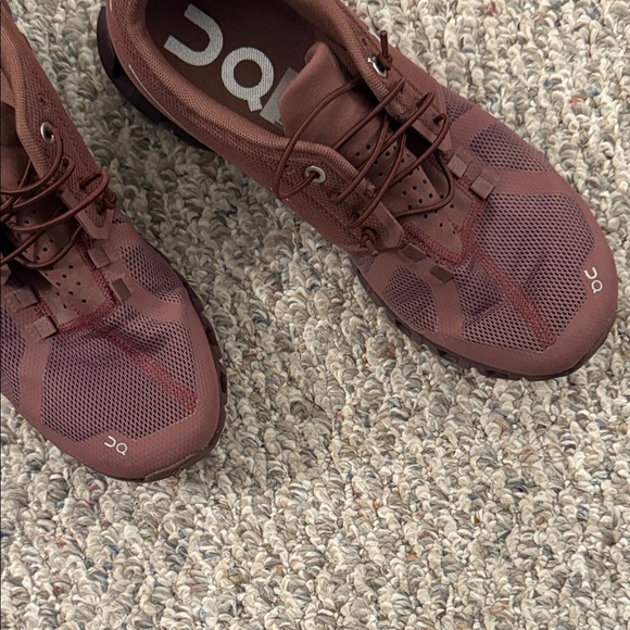 On Running cloud 5 sneaker monochrome mulberry women’s size 9.5 - Picture 5 of 8